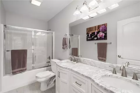 Bath - 29944 Shadow Pl, Castaic, CA 91384 photo 2 of 2