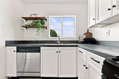 18350 Hatteras #211, Tarzana, CA 91356