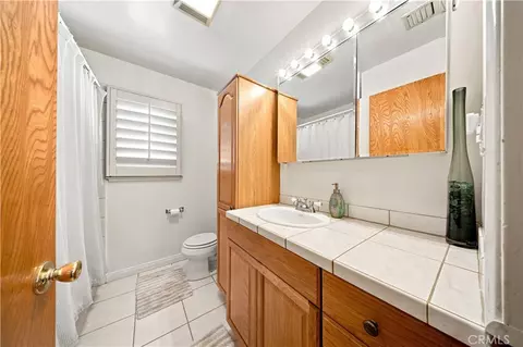 Bath - 4119 Belinda St, Simi Valley, CA 93063 photo 4 of 5