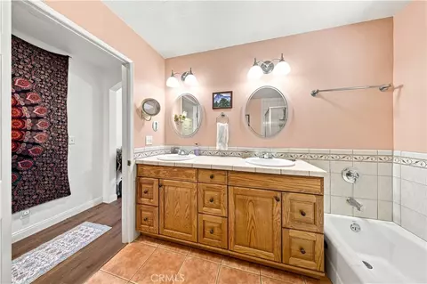 Bath - 4119 Belinda St, Simi Valley, CA 93063 photo 2 of 5