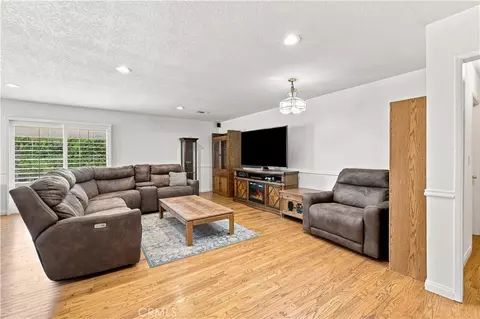 Living - 4119 Belinda St, Simi Valley, CA 93063 photo 1 of 2