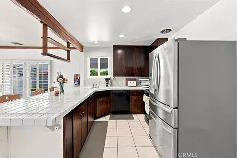 Kitchen - 4119 Belinda St, Simi Valley, CA 93063 photo 3 of 4