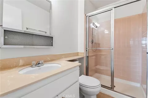 Bath - 26853 Avenida Terraza, Saugus, CA 91350 photo 2 of 3