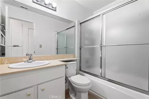 Bath - 26853 Avenida Terraza, Saugus, CA 91350 photo 3 of 3