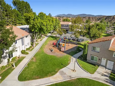 View/Area - 26853 Avenida Terraza, Saugus, CA 91350 photo 5 of 7