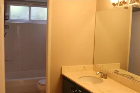 Bath - 2410 Justin Ave, Simi Valley, CA 93065 photo 2 of 2