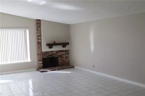 Living - 2410 Justin Ave, Simi Valley, CA 93065 photo 3 of 4