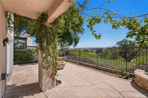 Exterior - 24406 Hampton Dr #B, Valencia, CA 91355 photo 5 of 8