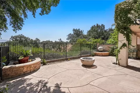 Exterior - 24406 Hampton Dr #B, Valencia, CA 91355 photo 4 of 8