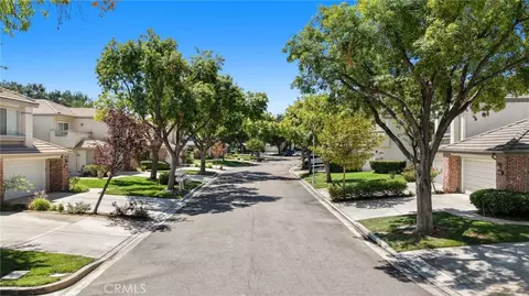 View/Area - 24406 Hampton Dr #B, Valencia, CA 91355 photo 3 of 4