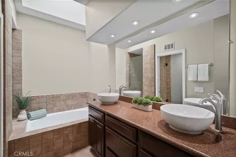 Bath - 24406 Hampton Dr #B, Valencia, CA 91355 photo 2 of 7