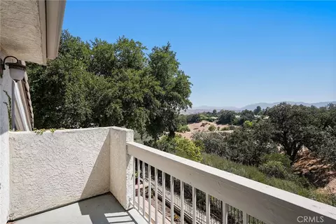 Exterior - 24406 Hampton Dr #B, Valencia, CA 91355 photo 3 of 8