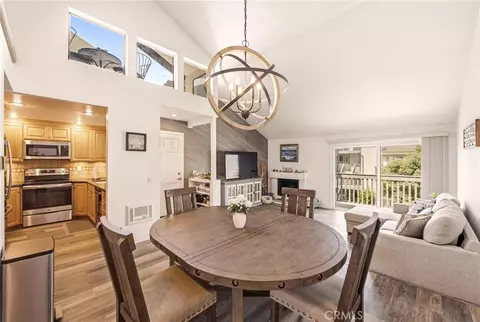Dining - 3142 Sunset Ln, Oxnard, CA 93035 photo 4 of 5
