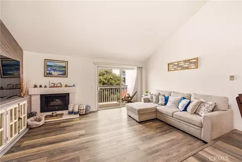 Living - 3142 Sunset Ln, Oxnard, CA 93035 photo 1 of 2