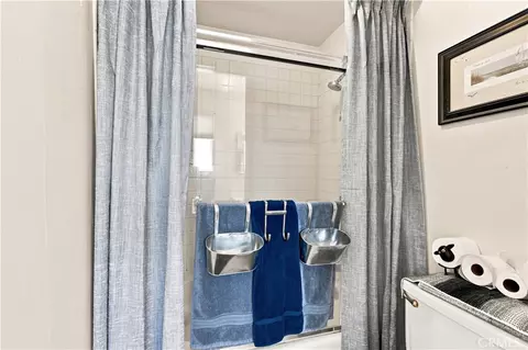 Bath - 1342 Lightcap St, Lancaster, CA 93535 photo 3 of 4