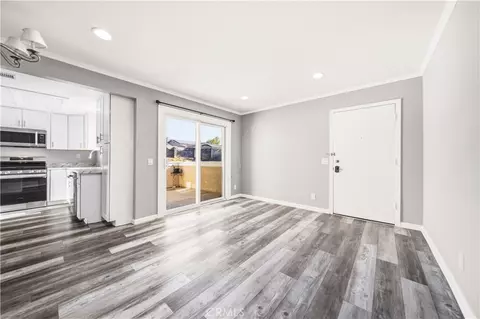 Living - 2915 Deacon St #17, Simi Valley, CA 93065 photo 2 of 4