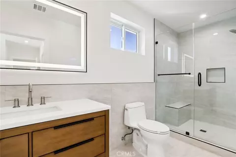 Bath - 14931 Vose St, Van Nuys, CA 91405 photo 4 of 7