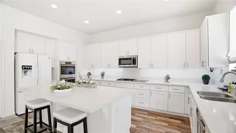 Kitchen - 4727 W Vahan Ct, Lancaster, CA 93536 photo 1 of 2