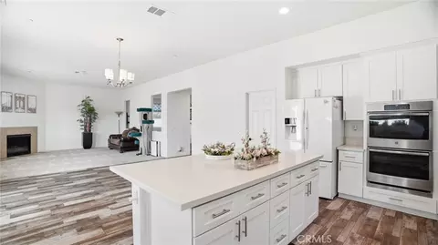 Entry Way - 4727 W Vahan Ct, Lancaster, CA 93536 photo 7 of 14