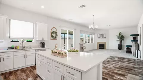 Entry Way - 4727 W Vahan Ct, Lancaster, CA 93536 photo 8 of 14