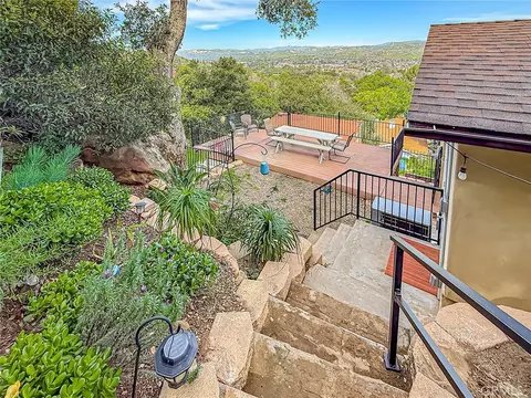 Exterior - 1059 Alta Vis, Simi Valley, CA 93063 photo 11 of 18
