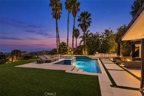 19541 Greenbriar Dr, Tarzana, CA 91356