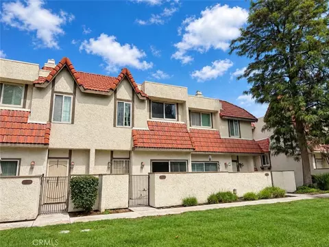 27650 Ironstone Dr #3, Canyon Country, CA 91387