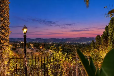 4537 Ellenita Ave, Tarzana, CA 91356