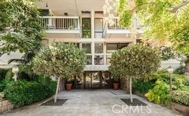 1230 N Sweetzer #114, West Hollywood, CA 90069