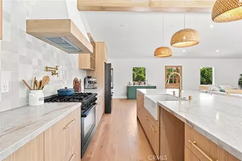 Kitchen - 8075 Fruitvale Ave, Moorpark, CA 93021 photo 2 of 2
