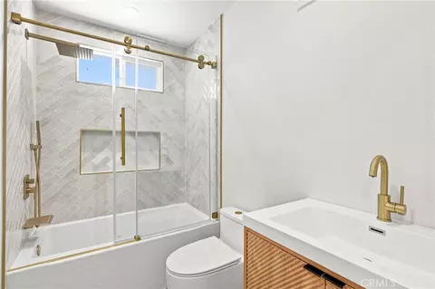 Bath - 8075 Fruitvale Ave, Moorpark, CA 93021 photo 1 of 4