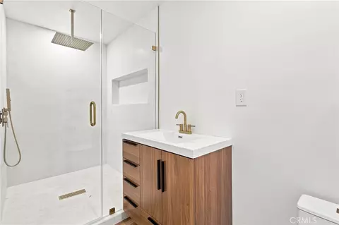 Bath - 8075 Fruitvale Ave, Moorpark, CA 93021 photo 2 of 4