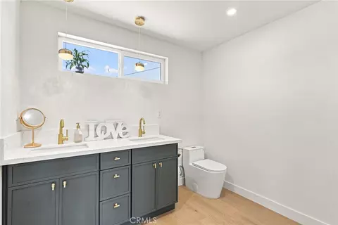 Bath - 8075 Fruitvale Ave, Moorpark, CA 93021 photo 3 of 4