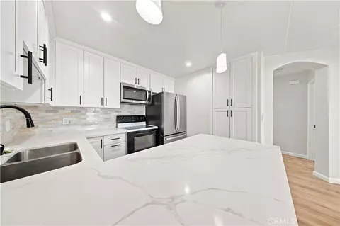 6815 Remmet Ave #212, Canoga Park, CA 91303