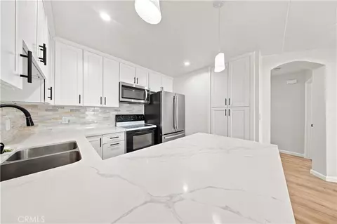 6815 Remmet Ave #212, Canoga Park, CA 91303