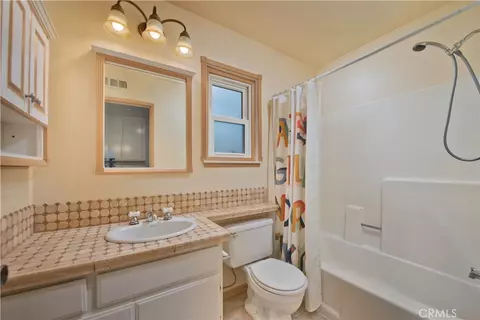 Bath - 27872 Wakefield Rd, Castaic, CA 91384 photo 3 of 3