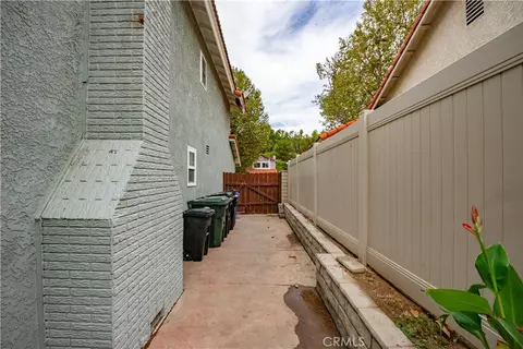 Exterior - 27872 Wakefield Rd, Castaic, CA 91384 photo 8 of 10