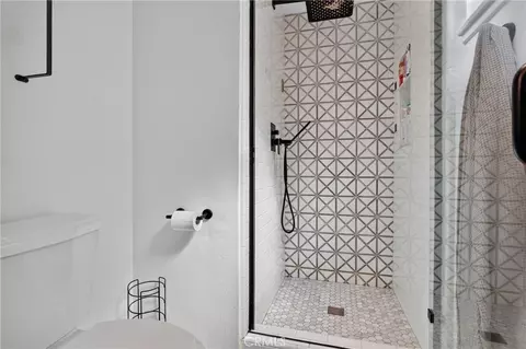 Bath - 2630 Lee St, Simi Valley, CA 93065 photo 2 of 4