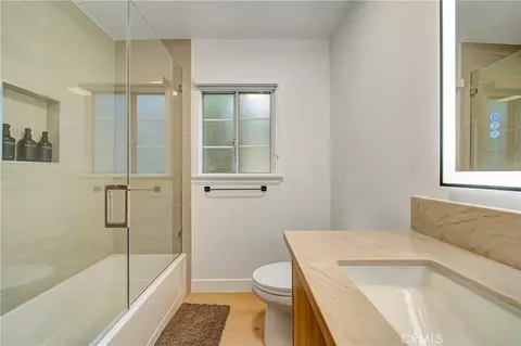 Bath - 128 Lukens Pl, Glendale, CA 91206 photo 1 of 2