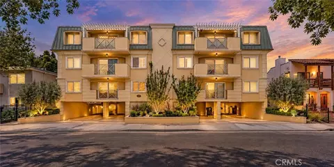 637 N West Knl #204, West Hollywood, CA 90069