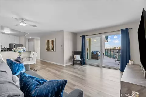 Living - 2901 Peninsula Rd #137, Oxnard, CA 93035 photo 2 of 2
