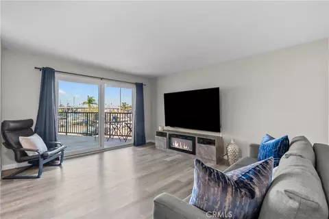 Living - 2901 Peninsula Rd #137, Oxnard, CA 93035 photo 1 of 2