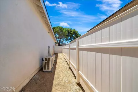 Exterior - 41623 55th St West W, Lancaster, CA 93536 photo 22 of 23