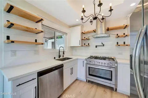 Kitchen - 41623 55th St West W, Lancaster, CA 93536 photo 4 of 5
