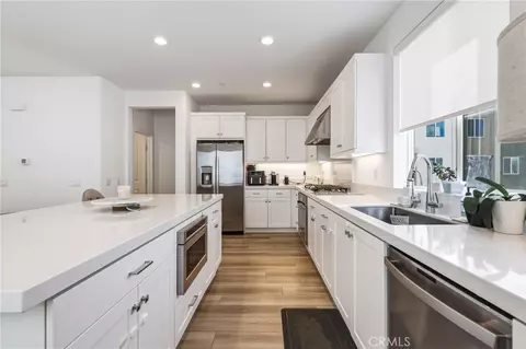 Kitchen - 26799 Keystone, Valencia, CA 91381 photo 4 of 5