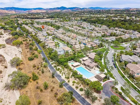 View/Area - 27616 Cobblestone Ct, Valencia, CA 91354 photo 4 of 12