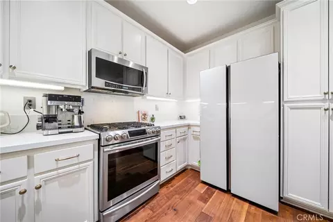 Kitchen - 27616 Cobblestone Ct, Valencia, CA 91354 photo 2 of 3