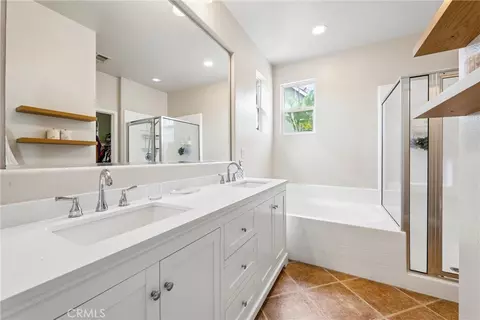 Bath - 27616 Cobblestone Ct, Valencia, CA 91354 photo 3 of 4