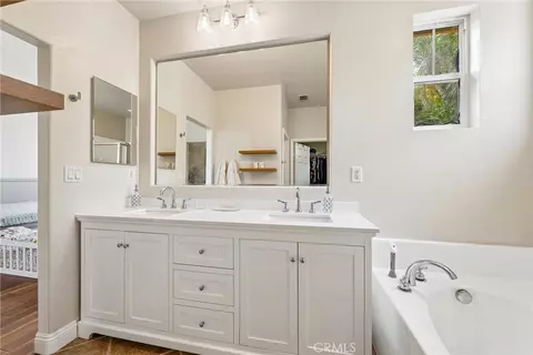 Bath - 27616 Cobblestone Ct, Valencia, CA 91354 photo 4 of 4