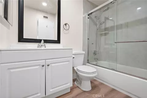 Bath - 6736 Whitewood St, Simi Valley, CA 93063 photo 2 of 4